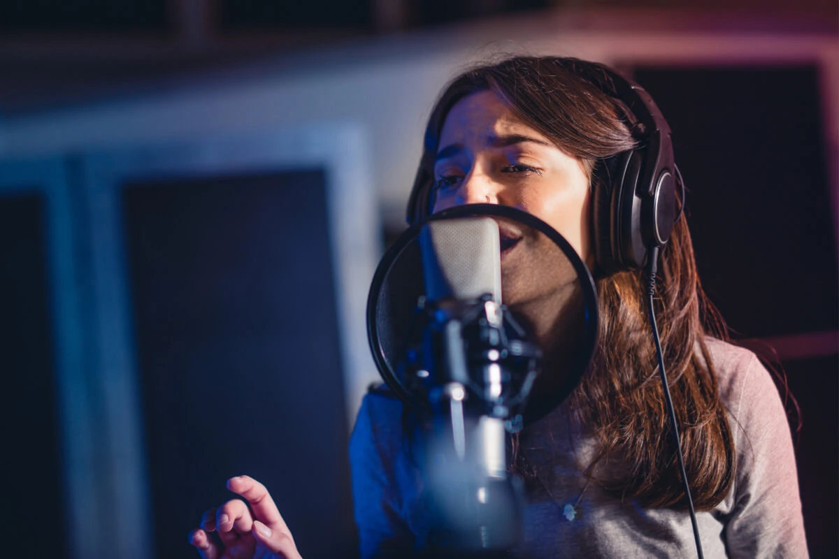 Vocal session at the microphone